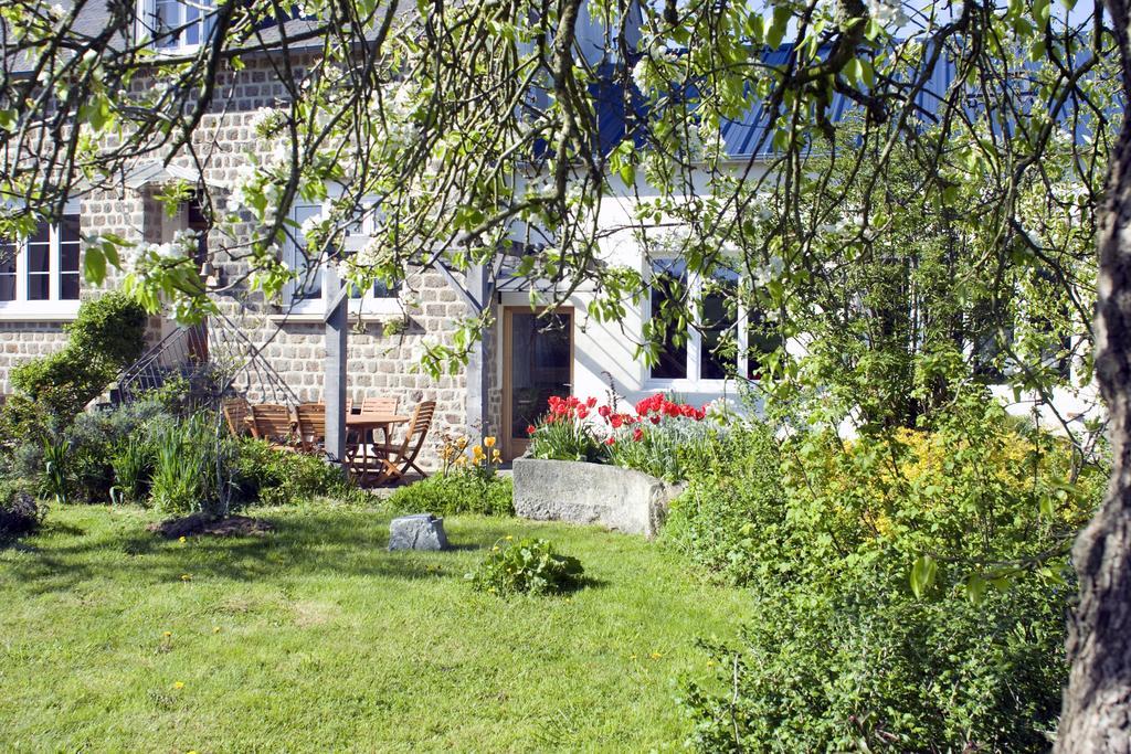 La Nesliere Chambres d'Hôtes Biologique Saint-Symphorien-des-Monts Exterior foto