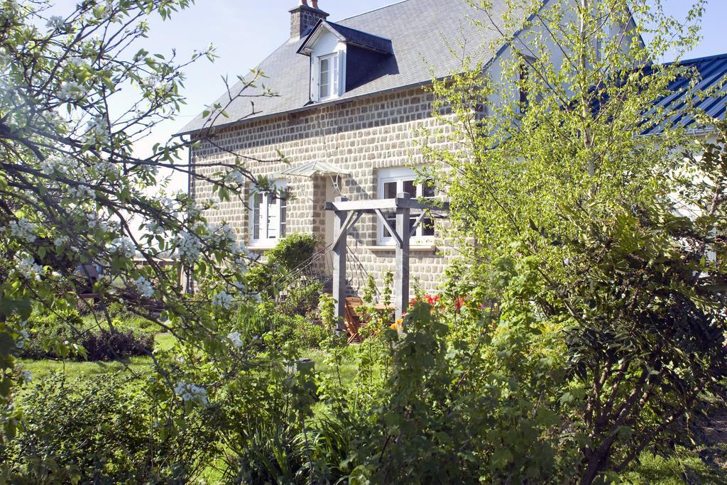 La Nesliere Chambres d'Hôtes Biologique Saint-Symphorien-des-Monts Exterior foto
