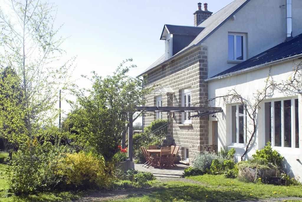 La Nesliere Chambres d'Hôtes Biologique Saint-Symphorien-des-Monts Exterior foto